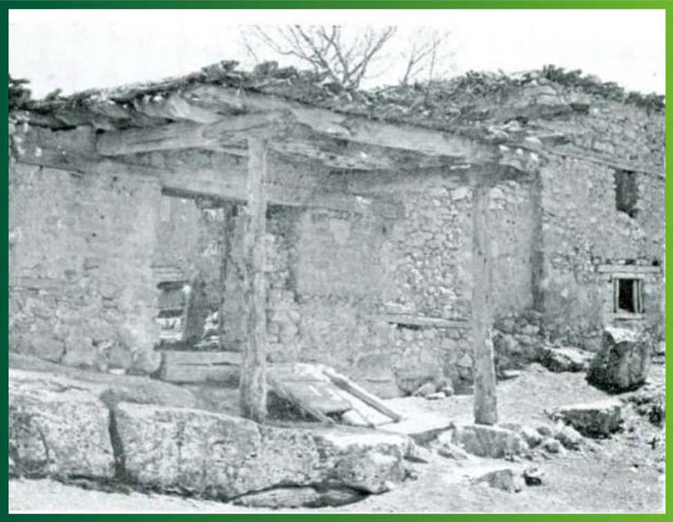 Batı cephe, avluya giriş kapısı